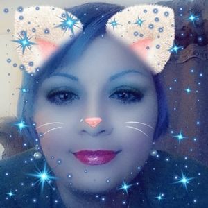 Meet your Posher, Lorie